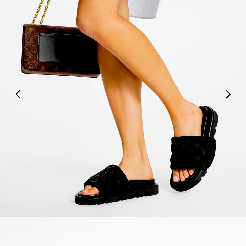 Gucci pool slides black size 8